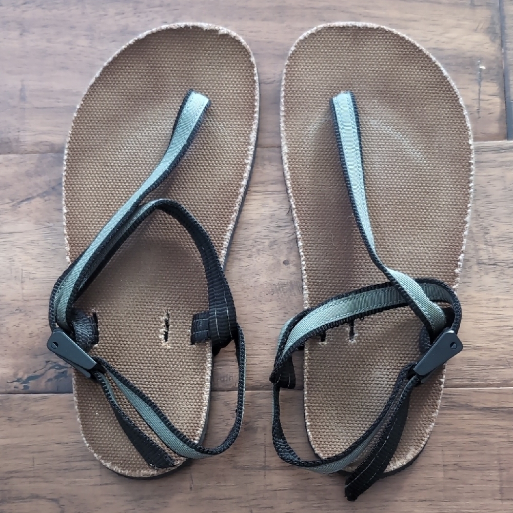 Earth Runners Circadian Lifestyle Sandals - Men's 4 / Women's 6 / Grey - Picture 2 of 7
